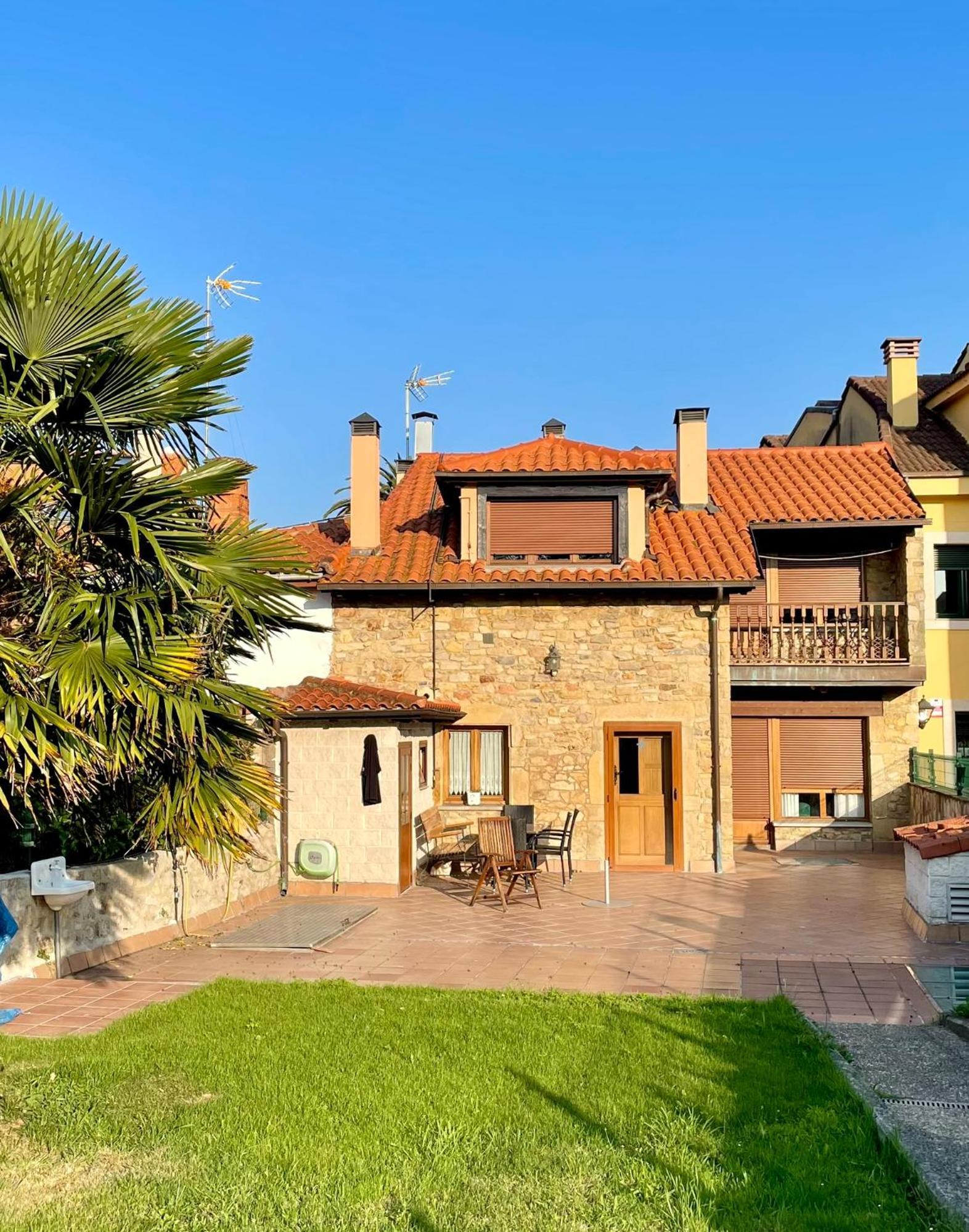 La Santina Y Su Jardin Lejlighed Avilés Eksteriør billede