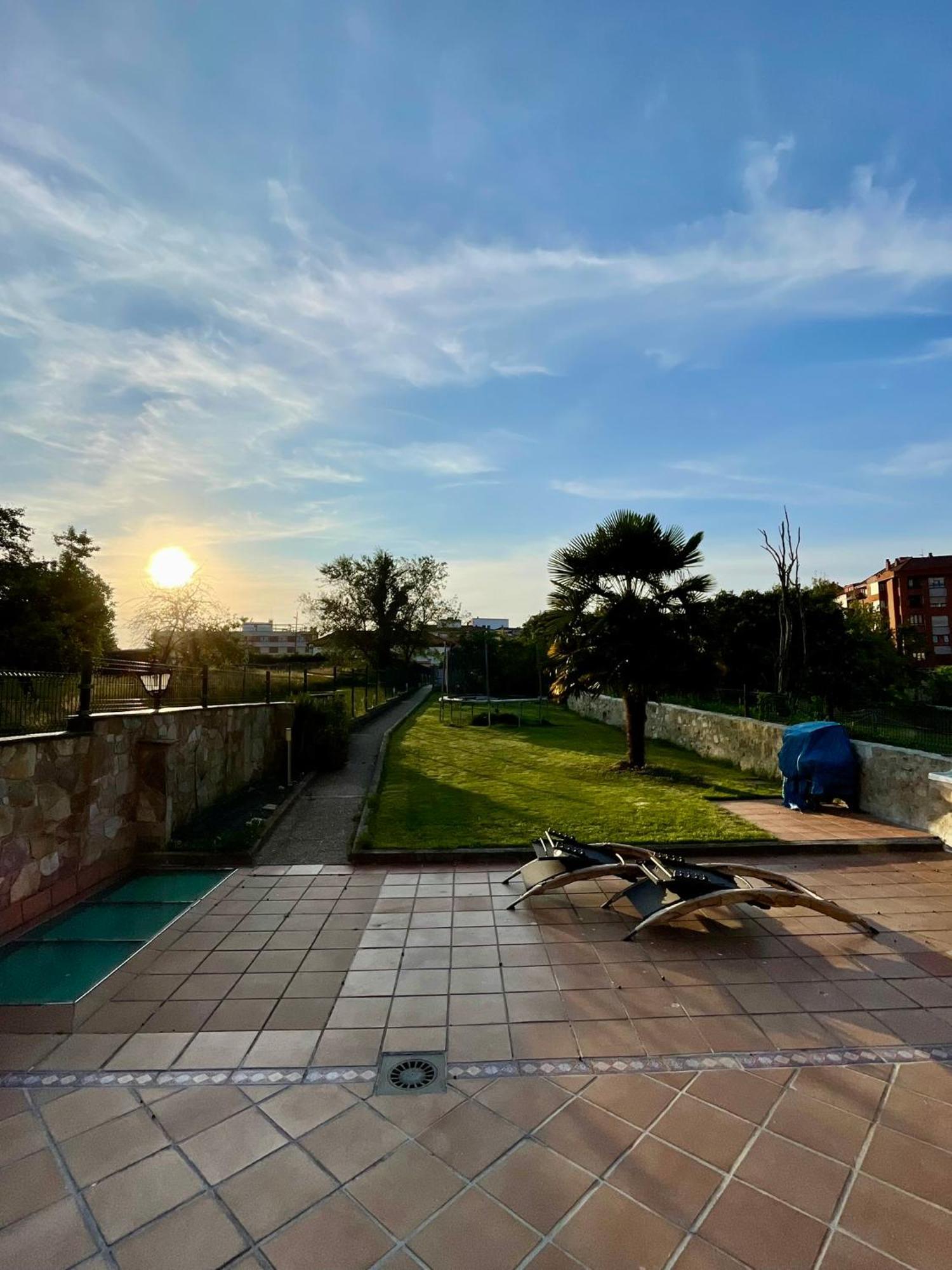 La Santina Y Su Jardin Lejlighed Avilés Eksteriør billede